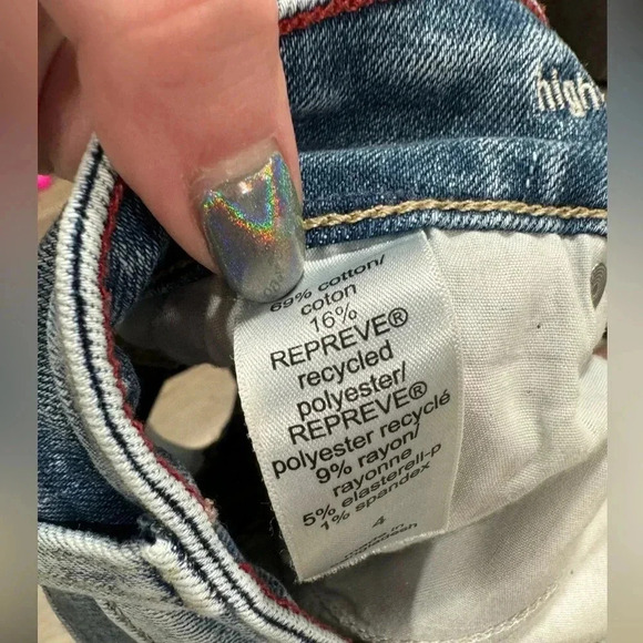 Maurice’s edgely™ High Rise Frayed Hem 3.5in Short - Picture 3 of 5